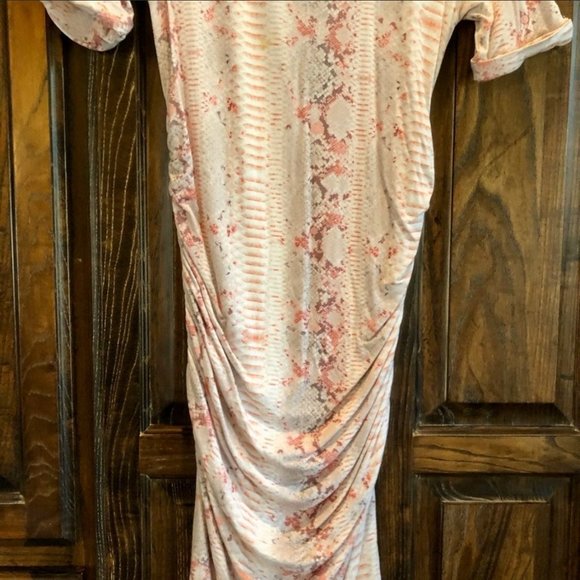 Isabella Oliver - Print Jersey Maternity Dress - Picture 2 of 8